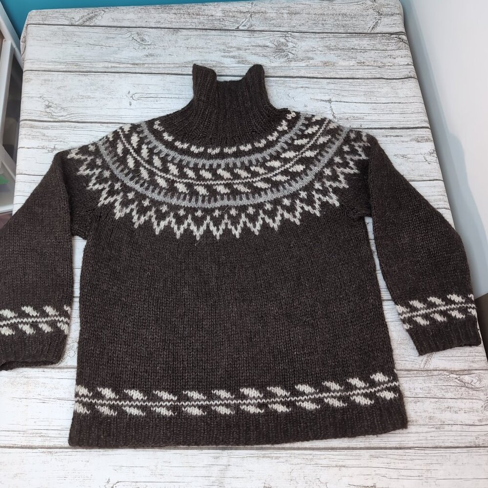 Chunky Wool Nordic Knit Sweater Brown White Fair Isle Pattern – Unisex 22.5"